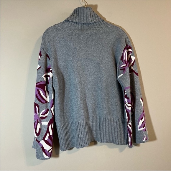 Cabi Women's Eden Pullover Sweater
Turtleneck Floral Bell Sleeves Sz M worn <5X - Picture 8 of 10